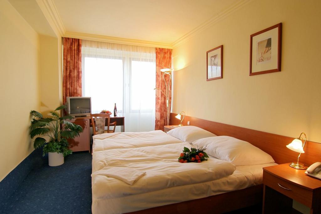 Albion Hotel Prague Room photo